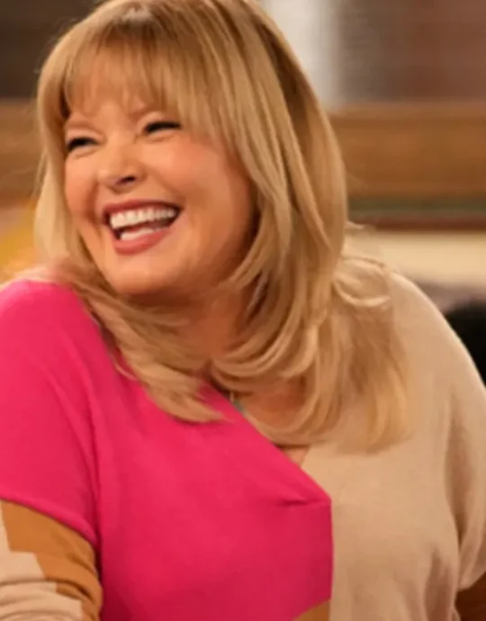 Happy’s Place S01 Melissa Peterman Colorblock V-Neck Top