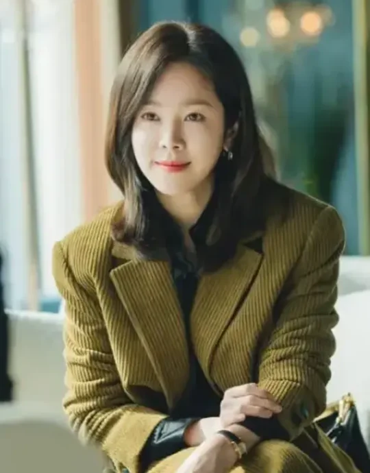 Kang Ji-Yoon’s Love Scout S01 Suit