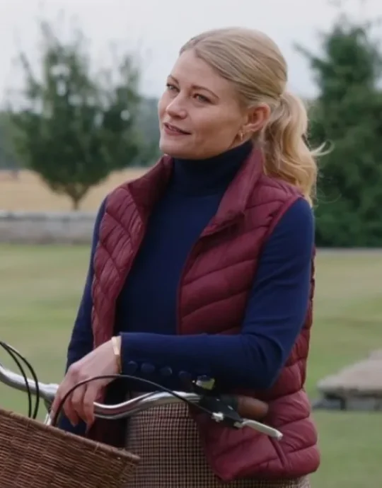 The Reluctant Royal Emilie de Ravin Vest