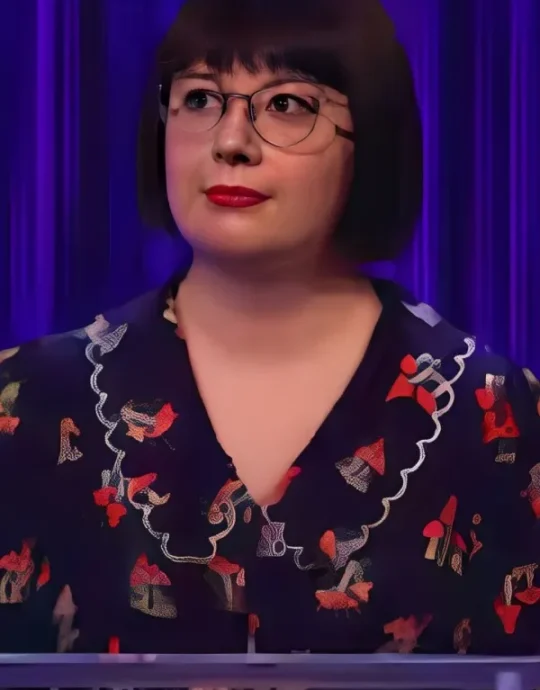 Jeopardy UK S02 Mushroom Print Scalloped Collar Blouse