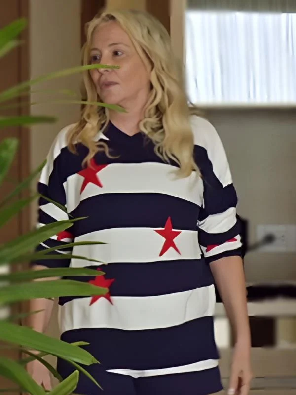 Love Hotel S01 Shannon Beador Red Stars Striped Sweater